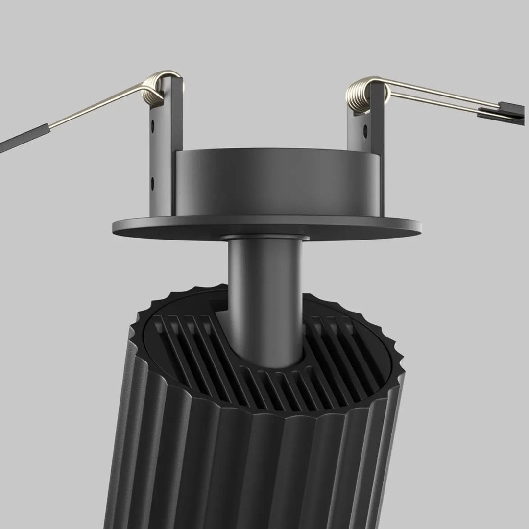 Spot semi-encastré calipso en cylindre cannelé noir avec dissipateur thermique et bras de fixation réglables