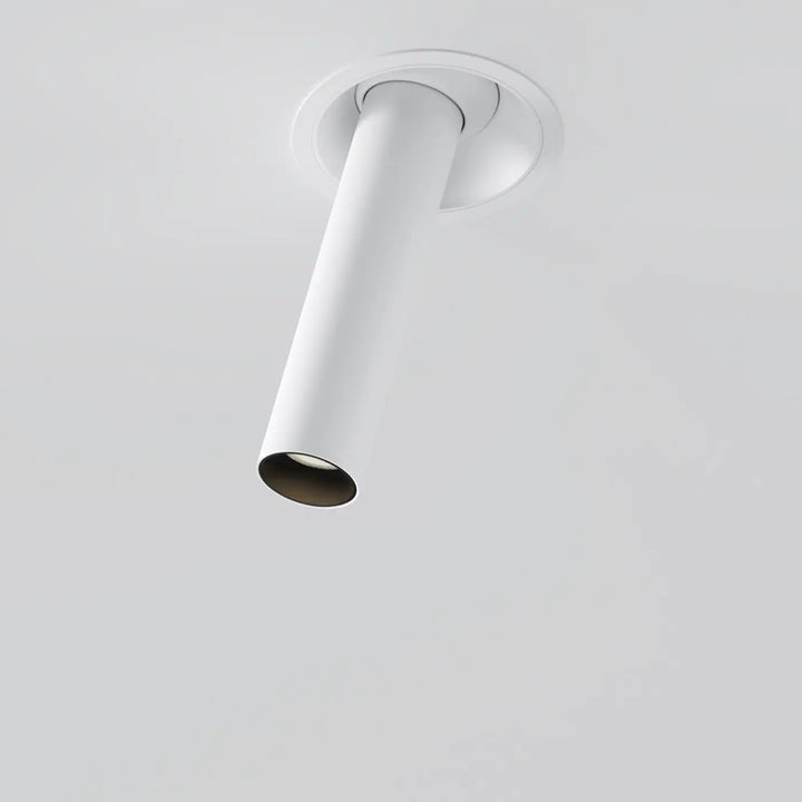 Spot focus t tube semi-encastré blanc mat avec intérieur sombre et tube fin orientable pour éclairage ciblé
