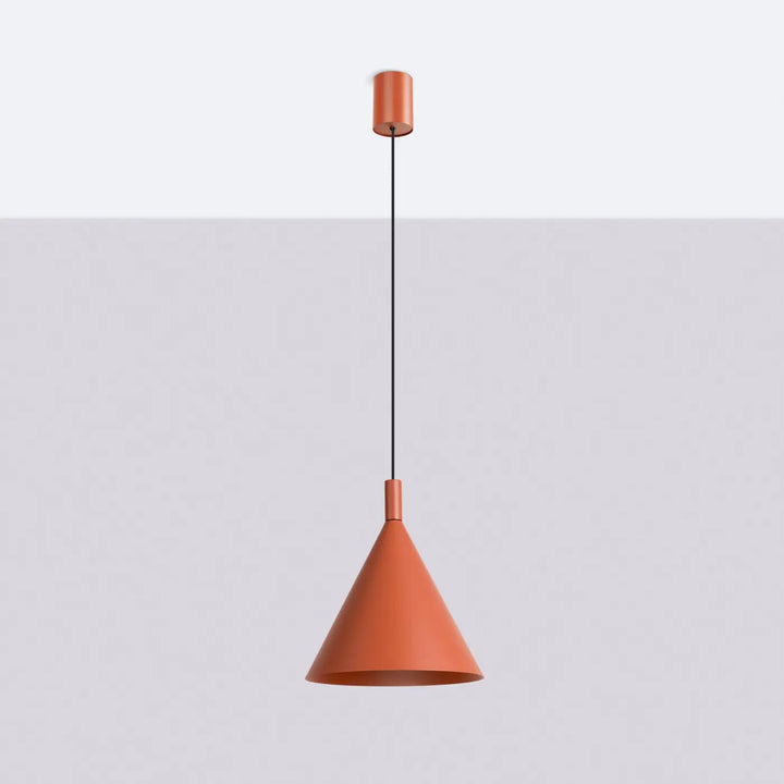 Suspension Luminaire ocre rouge éteinte, vue rapprochée