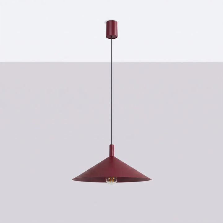 Suspension Luminaire bordeaux éteinte, vue rapprochée