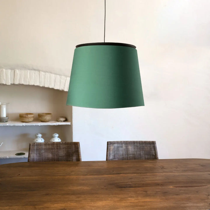 Suspension Savoy noire et verte de Faro Barcelona en situation