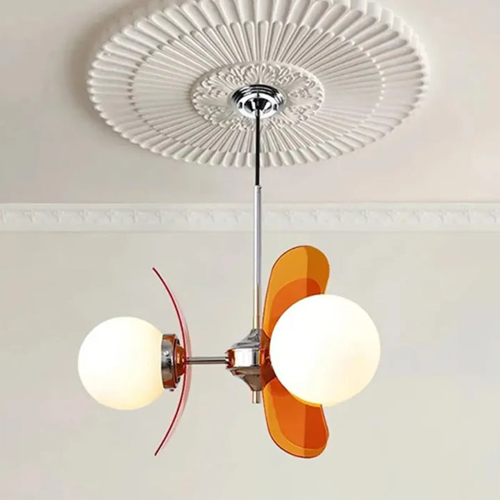 Suspension acrylique design sculptural et verre style raffiné