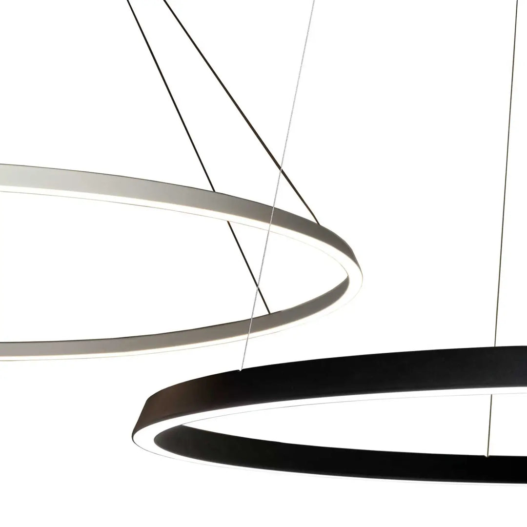 Détail du diffuseur opale de la suspension Circular noire #couleur_noir