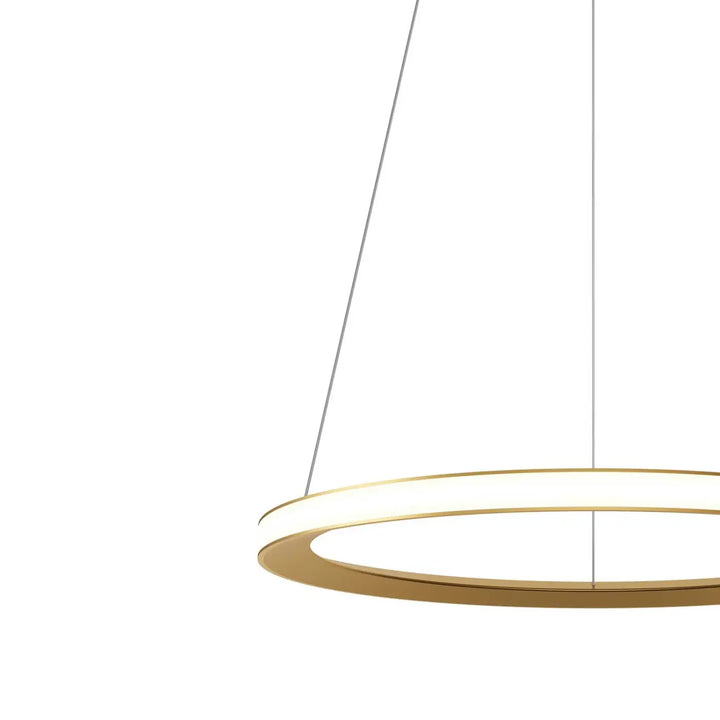 Détail de la tranche lumineuse de la suspension Circular dorée #couleur_dore