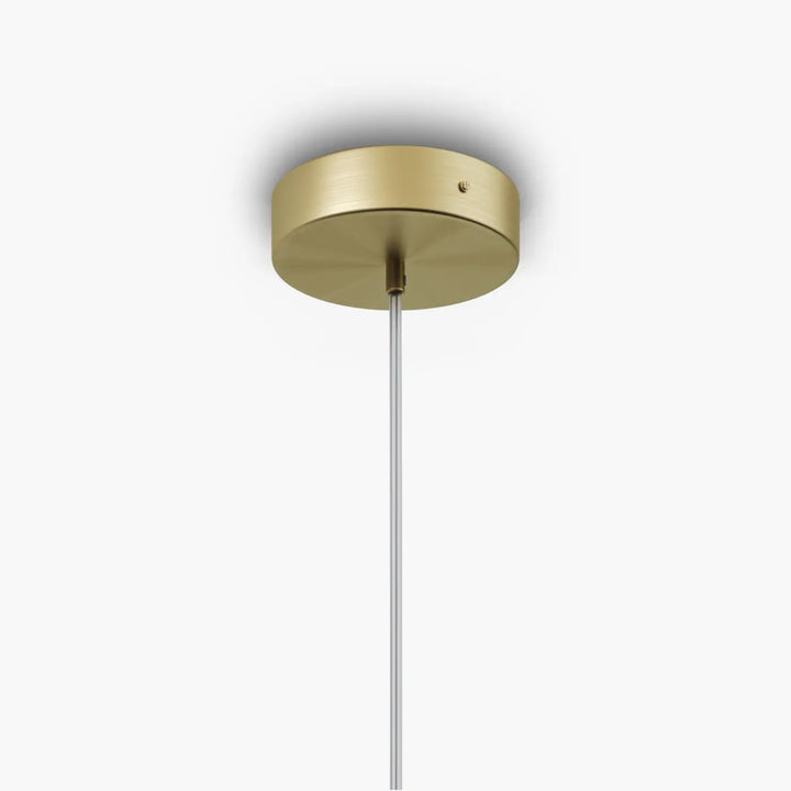 Suspension antic avec monture dorée circulaire et tige métallique fine pour un design minimaliste en verre strié
