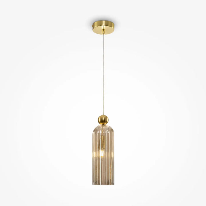 Suspension luminaire antic avec monture dorée et abat-jour étroit en verre strié ambré translucide