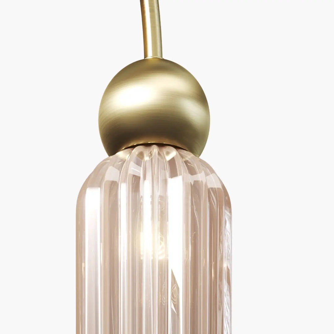 Suspension antic linéaire en verre strié avec abat-jour cristal facetté doré et dessus sphérique en laiton pour salle à manger
