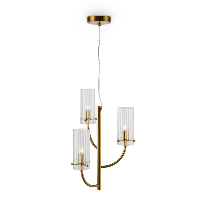 Suspension luminaire arco en finition laiton avec bras courbés et trois abat-jours en verre strié transparent