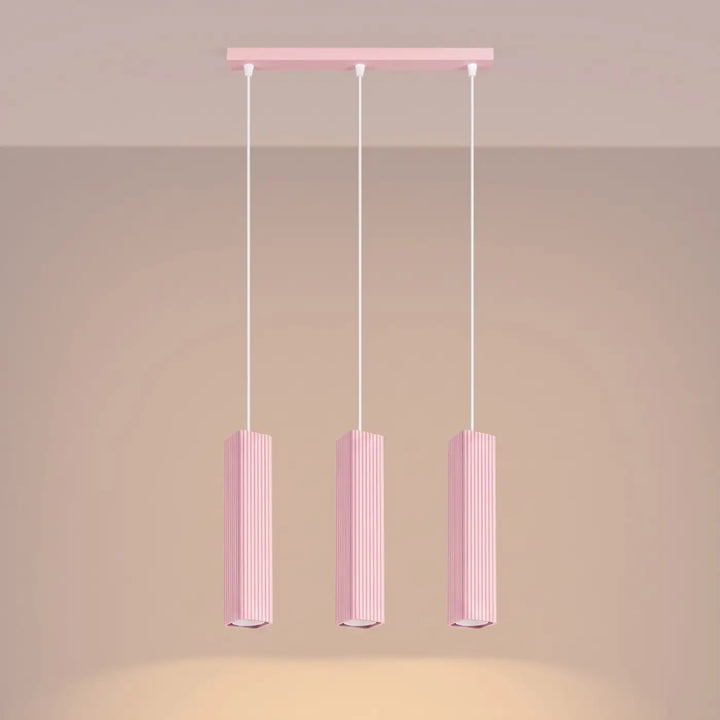 Suspension Rayo rose en ligne à 3 tubes cannelés, allumée