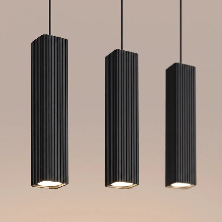 Suspension Rayo noire en ligne à 3 tubes cannelés, détail des cannelures