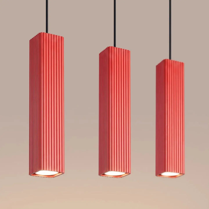 Suspension Rayo rouge en ligne à 3 tubes cannelés, détail des cannelures