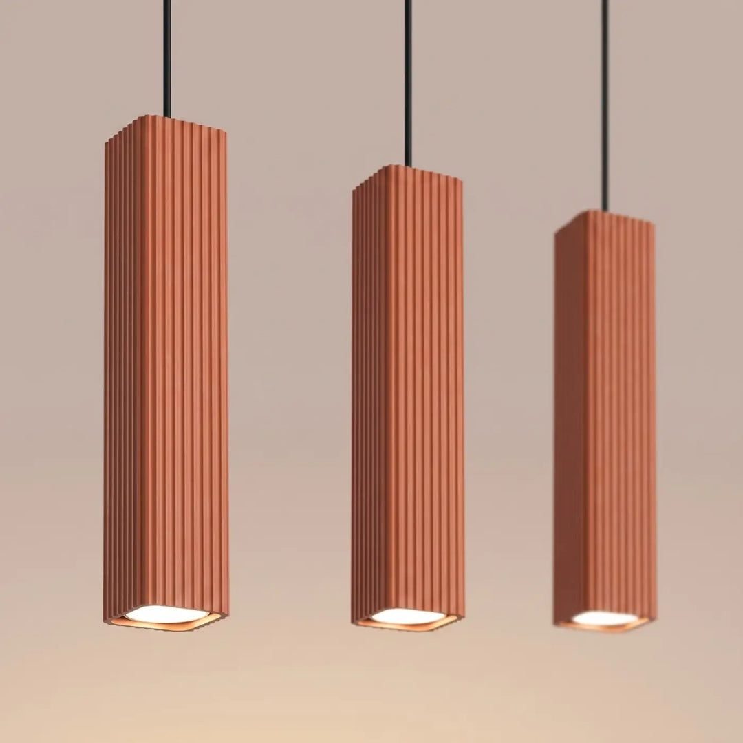 Suspension Rayo ocre rouge en ligne à 3 tubes cannelés, détail des cannelures