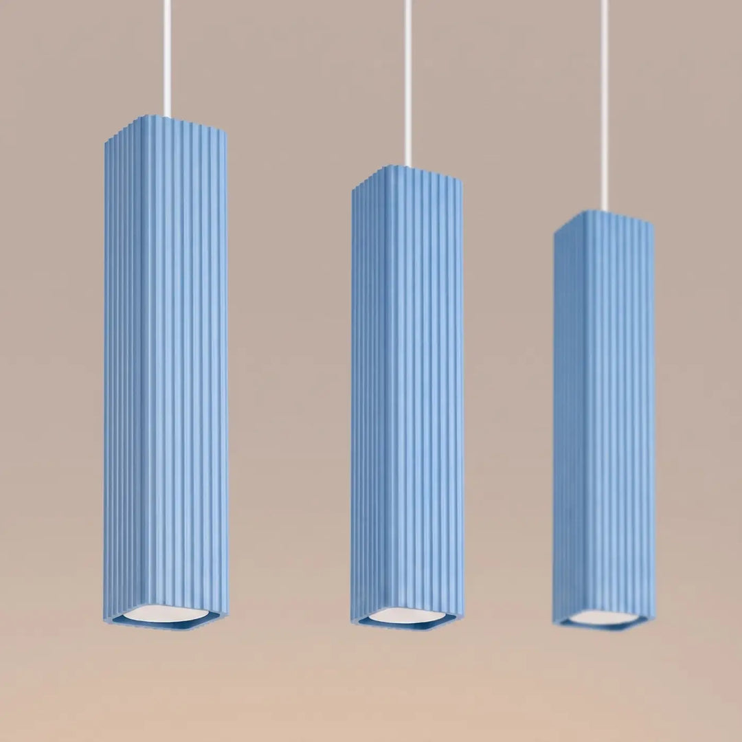 Suspension Rayo bleu azur en ligne à 3 tubes cannelés, détail des cannelures