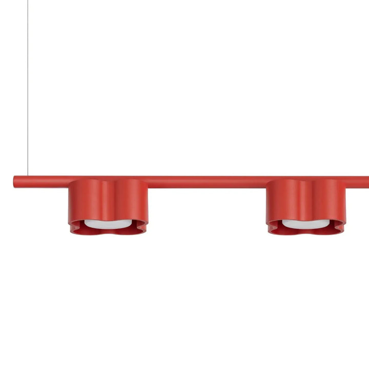 Suspension Ovio rouge en aluminium, détail du contour ondulé