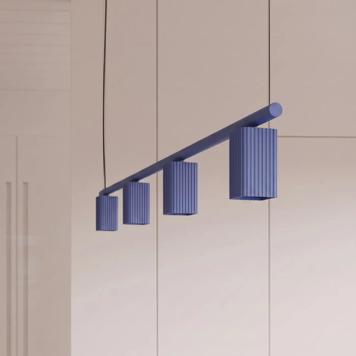Suspension Rayo outremer en aluminium, allumée