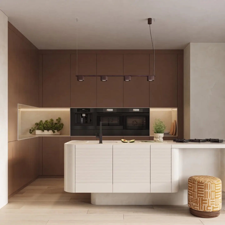 Suspension Riff marron en aluminium au-dessus d'un îlot de cuisine