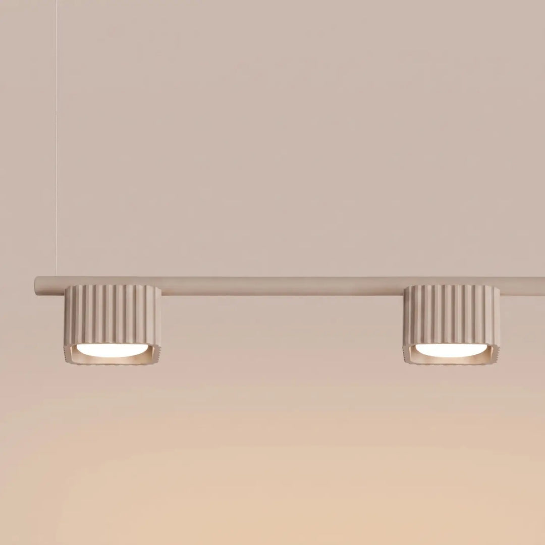 Suspension Riff taupe en aluminium, détail des cannelures