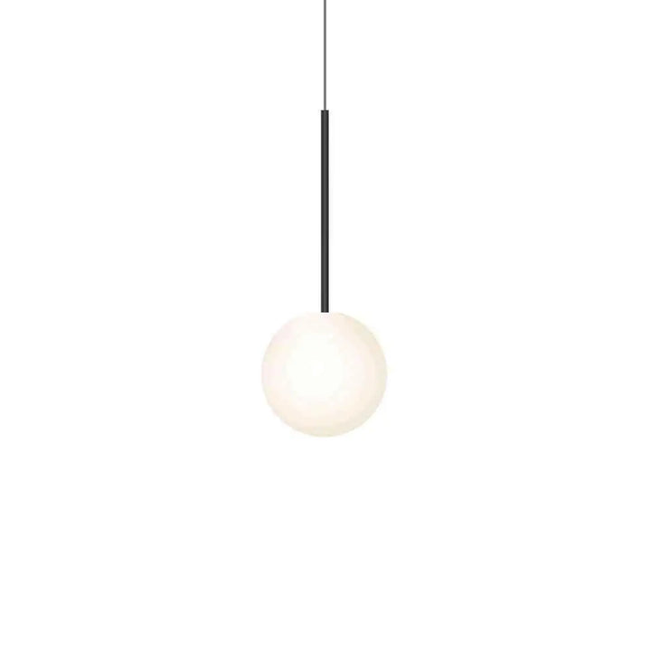 Suspension Bola Sphere noire, globe en verre opale de 20 cm