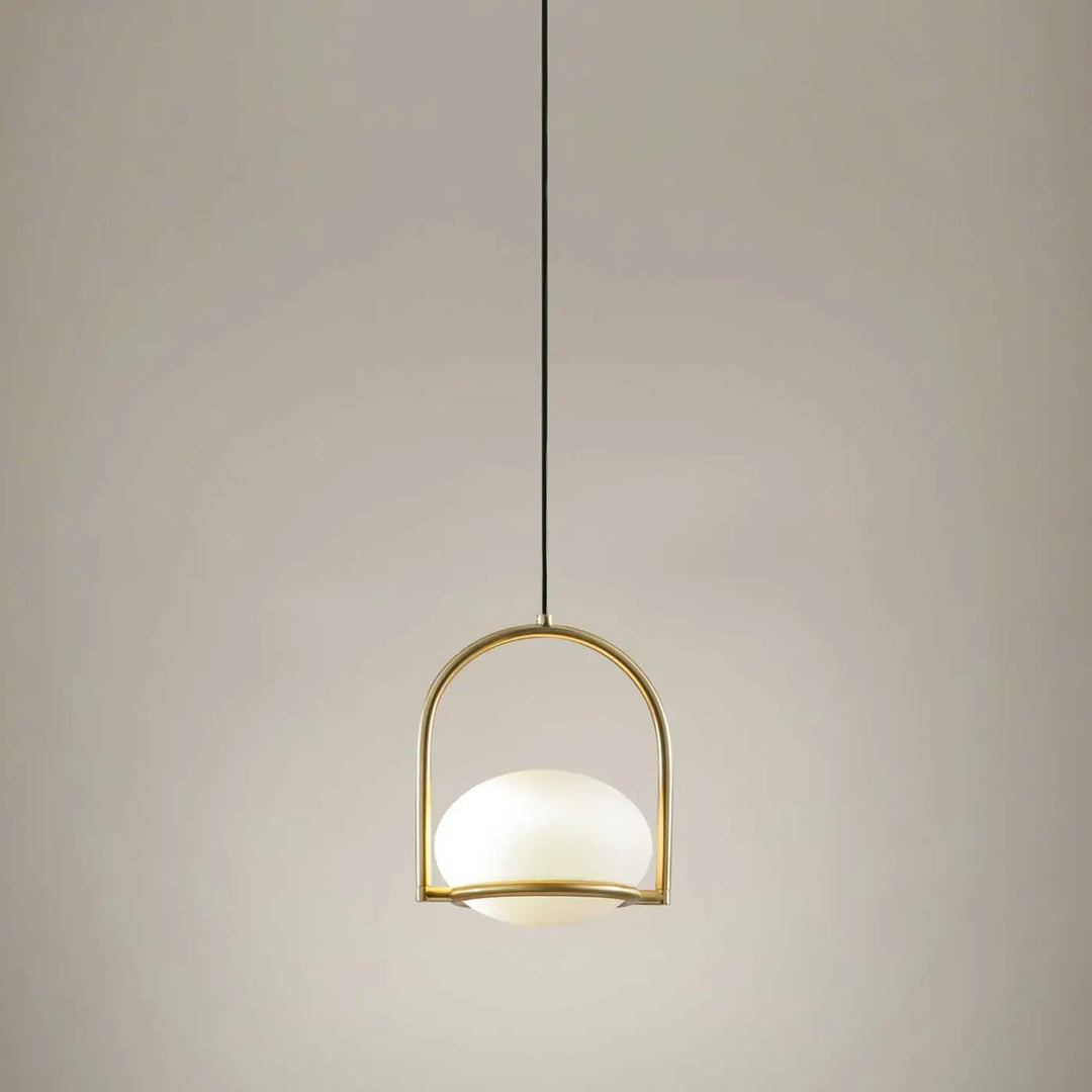 Suspension Coco dorée à globe blanc #couleur_dore