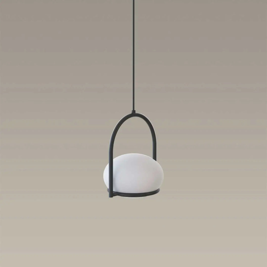 Suspension Coco en acier noir et polycarbonate blanc #couleur_noir