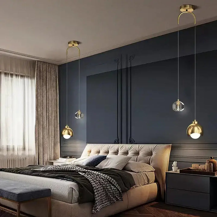Suspension Boule Dorée Noire Ou Transparente Avec Lumière Led Chic