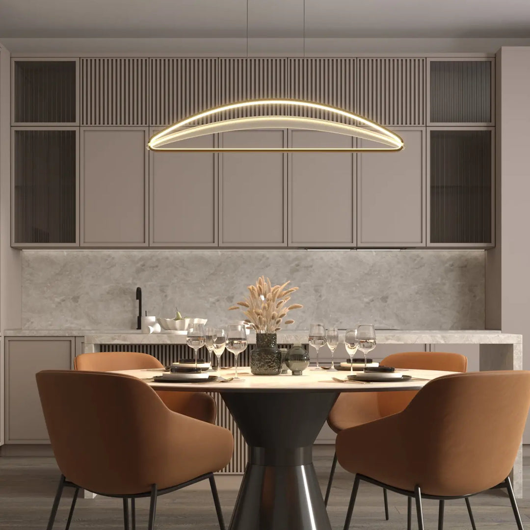 Suspension luminaire breeze linéaire avec design arqué moderne, éclairage led chaud et finition métallique pour d’une table