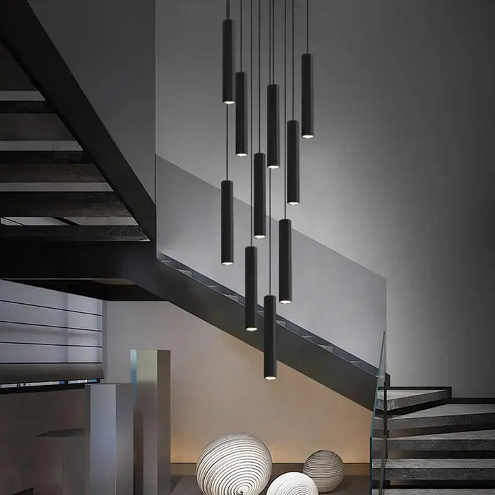 Suspension Cascade Moderne Cylindres Noirs Pour Escalier Chic