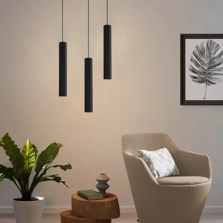 Suspension Cascade Moderne Cylindres Noirs Pour Escalier Chic