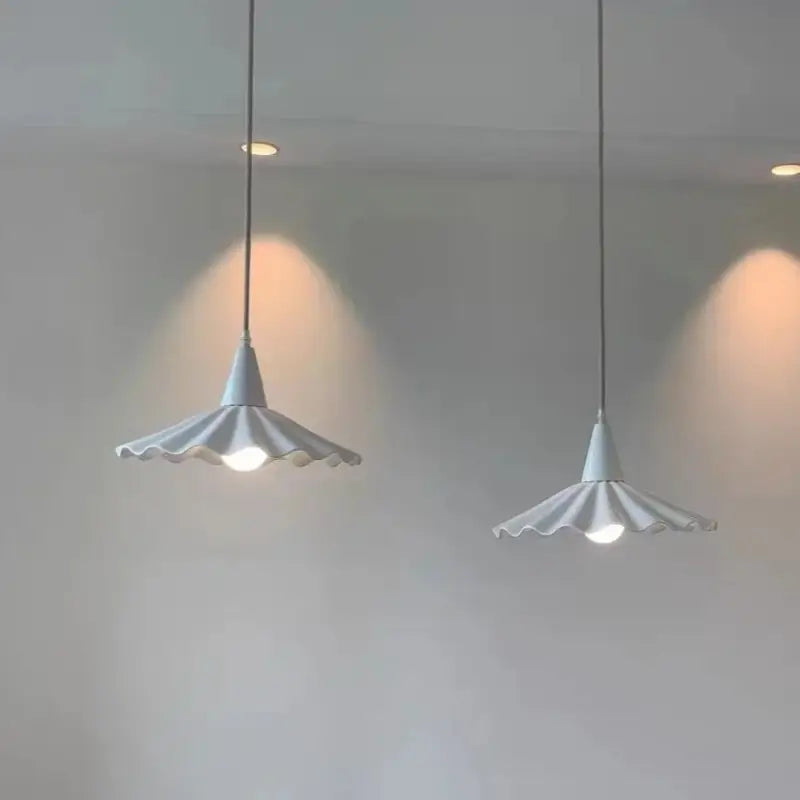 Suspension Céramique Blanche Forme Ondulée Design Vintage Chic