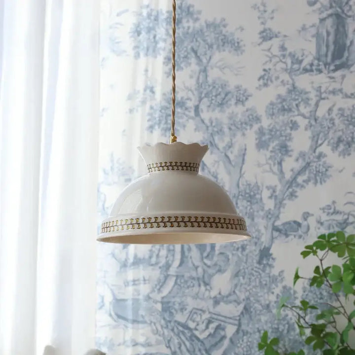 Suspension en céramique blanche style champêtre raffiné