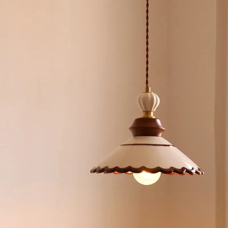 Suspension luminaire en céramique avec détails bois style vintage