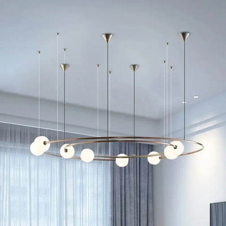 Suspension Circulaire Aérienne À Globes En Verre Et Métal Doré

