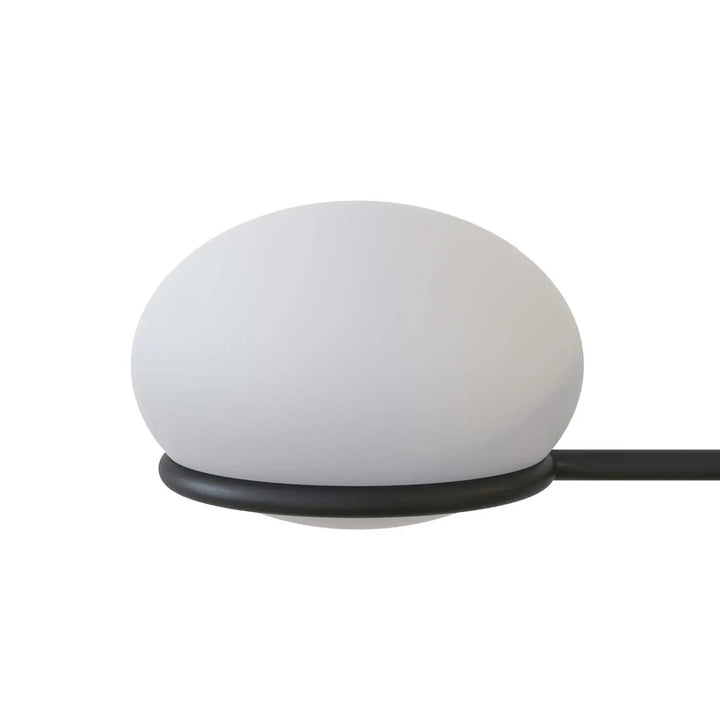 Vue de la suspension Coco avec sa barre noire et ses deux globes