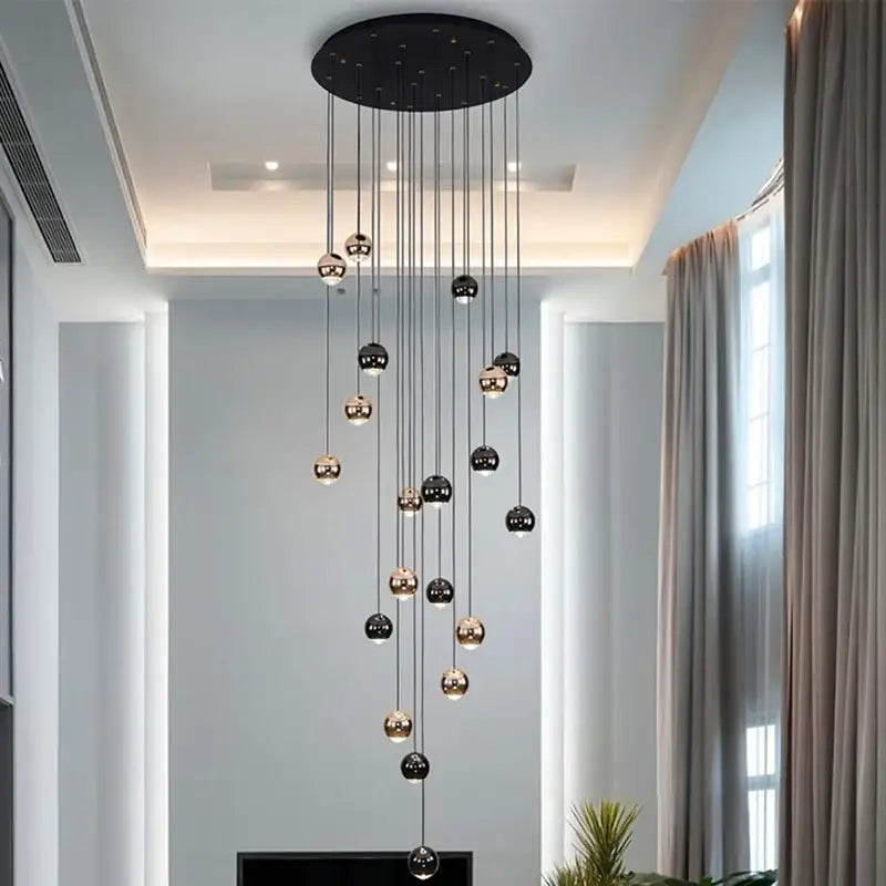 Suspension Contemporaine Cascade Boules Noires Dorées