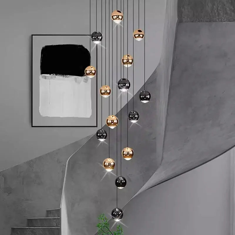 Suspension Contemporaine Cascade Boules Noires Dorées