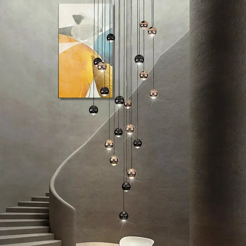 Suspension Contemporaine Cascade Boules Noires Dorées