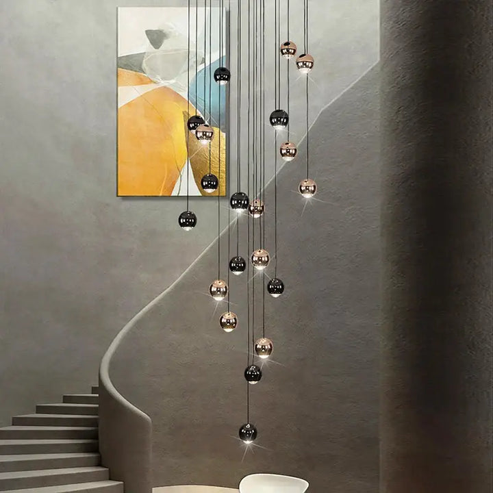 Suspension Contemporaine Cascade Boules Noires Dorées