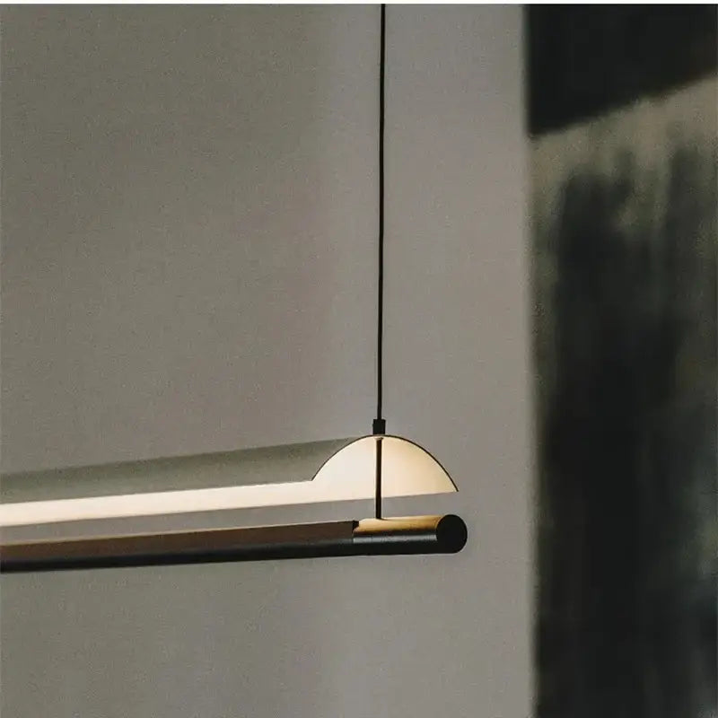 Suspension contemporaine minimaliste noir style chic