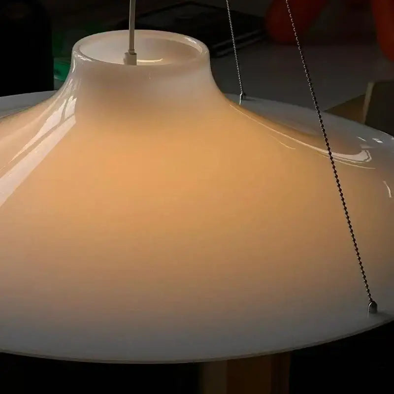 Suspension courbes fluides blanche ambiance douce chic