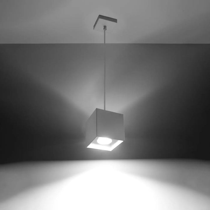 Suspension cube Quad blanche en aluminium, allumée