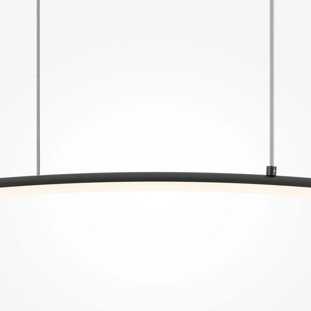 Suspension luminaire curve noir linéaire led avec deux câbles en acier pour éclairage salle à manger ou d’un îlot