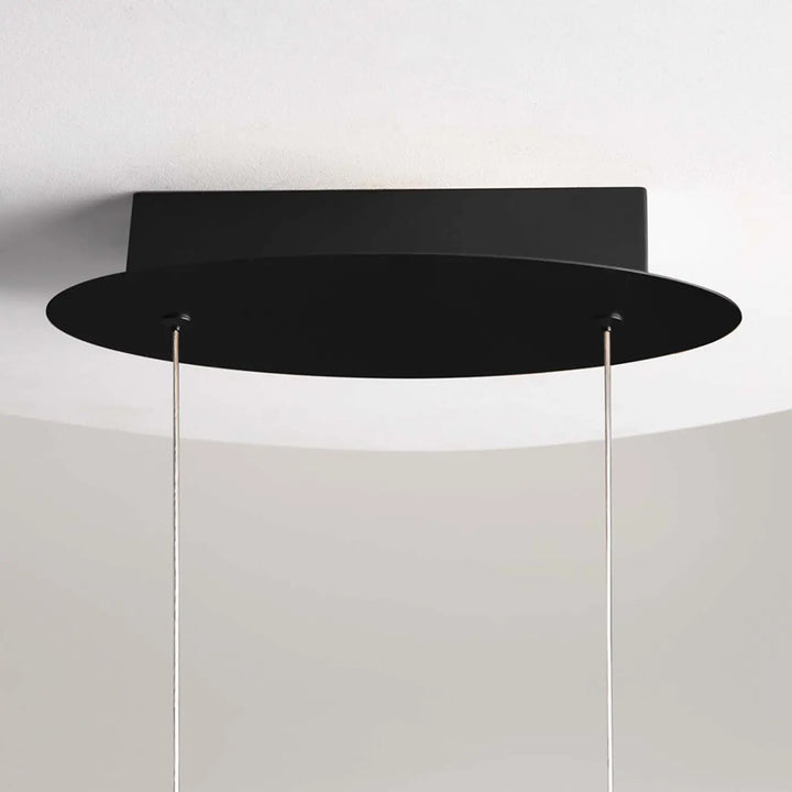 Suspension curve nœud infini en aluminium noir avec fixation rectangulaire et deux câbles métalliques minces
