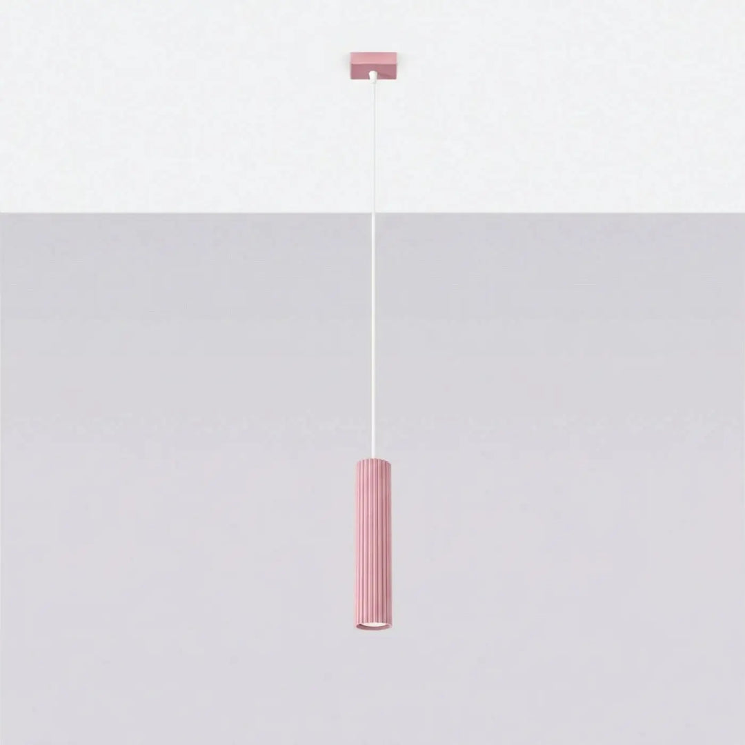Suspension Luminaire rose éteinte, vue rapprochée