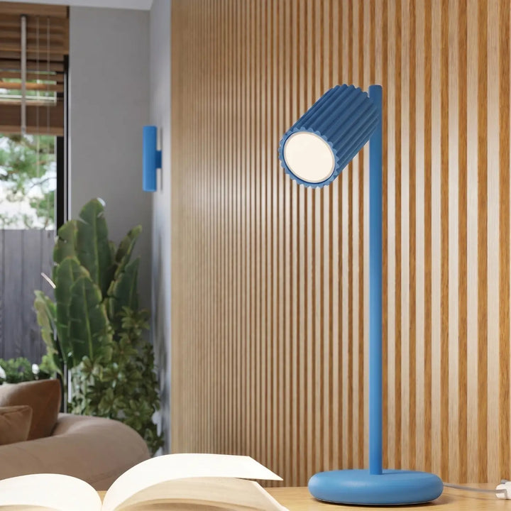Suspension Luminaire bleu clair allumée, vue rapprochée