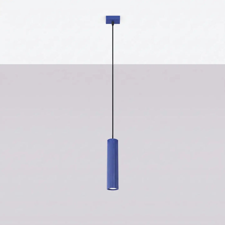 Suspension Luminaire outremer éteinte, vue rapprochée