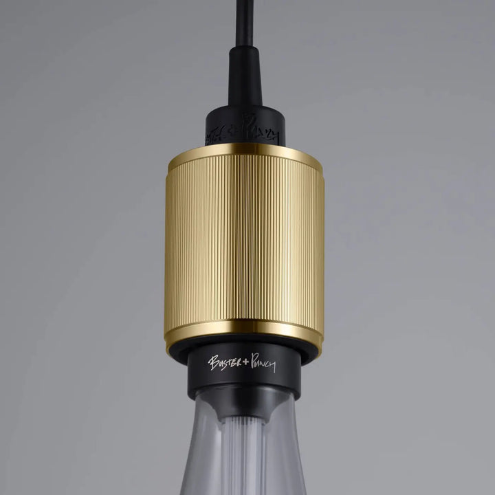 Suspension Heavy Metal à gravure alignée en laiton #couleur_dor