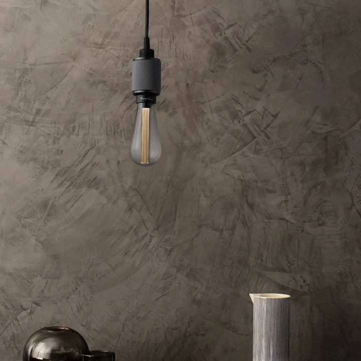 Suspension Heavy Metal à gravure alignée #couleur_gris