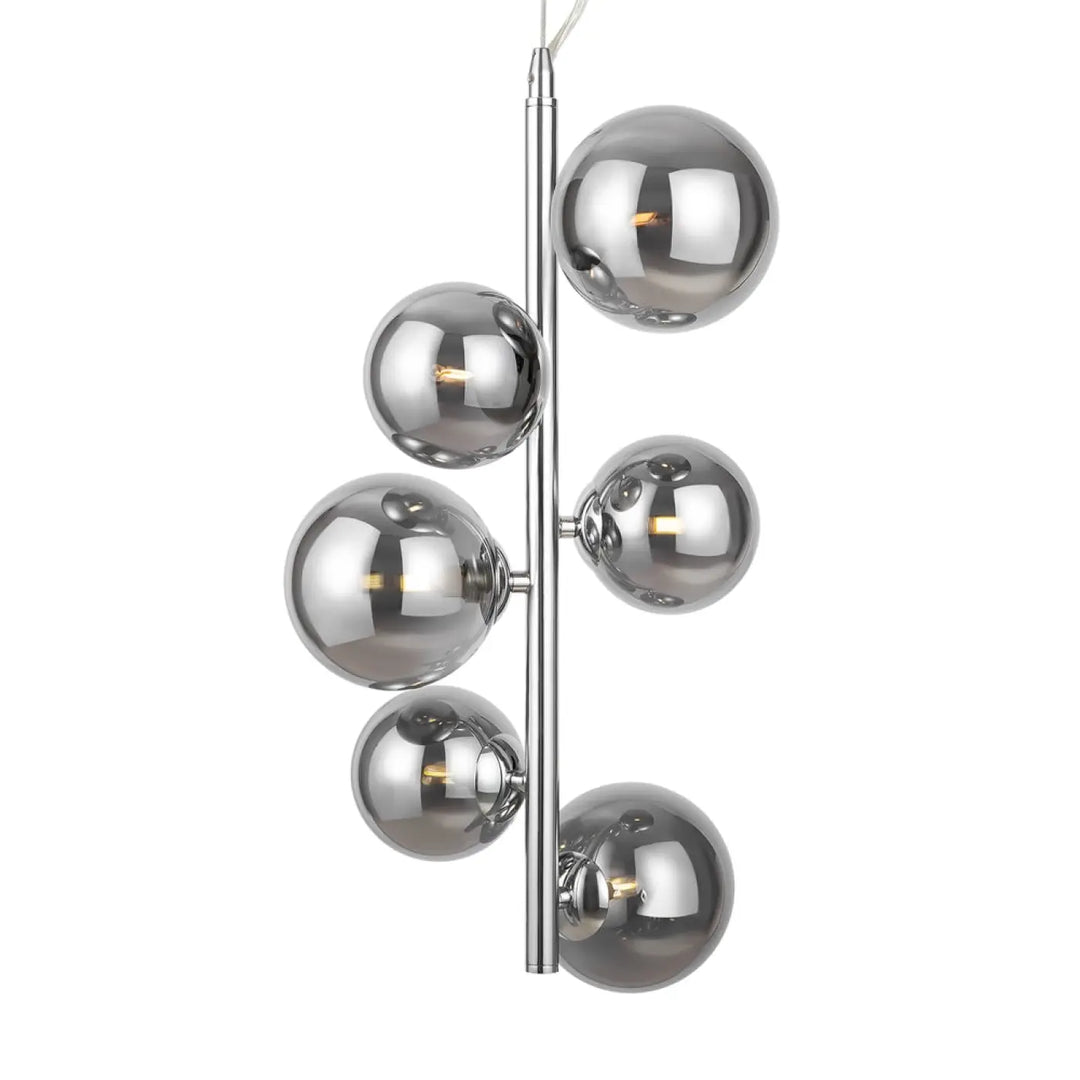 Suspension dallas compacte en chrome avec cinq globes en verre réfléchissant disposés de manière asymétrique
