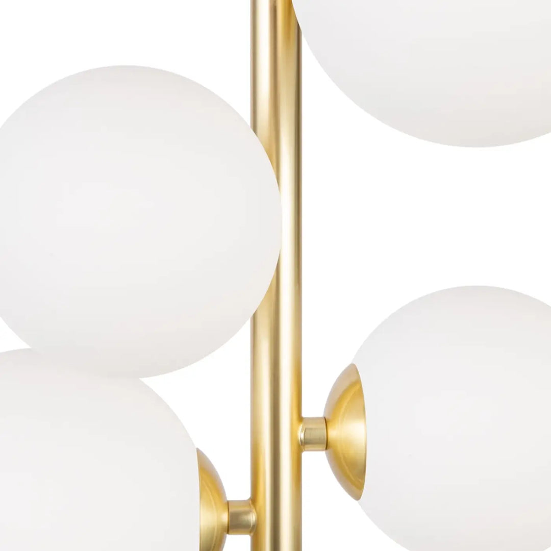 Suspension dallas compacte en métal doré avec six globes sphériques en verre dépoli blanc