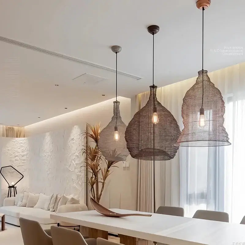 Suspension design artisanale en métal tressé moderne